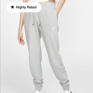 Nike Sportswear Essential Women's Fleece Pants